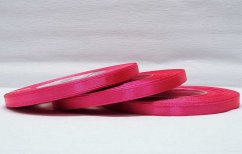 Saténová stuha tmavě růžová